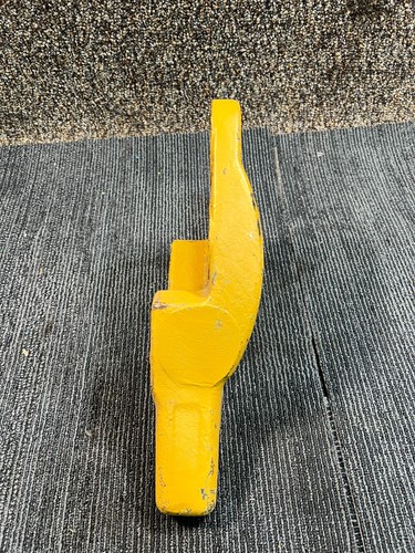 CAT OEM Genuine J300 Bolt-On Two Strap Adapter LH Corner 8E-5308 For Loader - Picture 4 of 7
