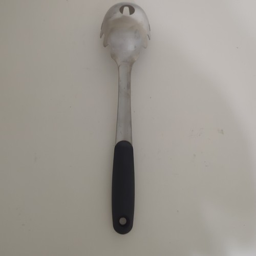 OXO Acciaio Inox Spaghetti Server Cucchiaio da Cucina Utensile Raro HTF Manico Grippy - Foto 7 di 14