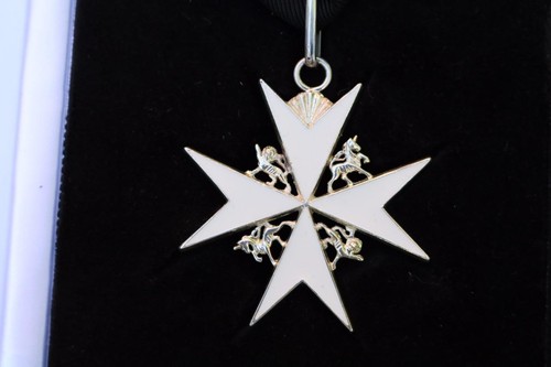 KNIGHT OF GRACE VENERABLE ORDER OF ST JOHN NECK BADGE MEDAL CROSS DECORATION - Picture 1 of 3