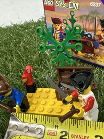 Lego 6237 Pirate's Plunder Complete with box and instructions