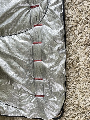 Coperta Rumpl Puffy NASA - 52" x 75" - Coperta Spaziale Argento - Edizione Speciale - Foto 12 di 14