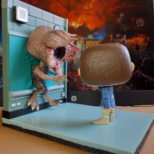 Funko POP! Stranger Things Eleven y Demogorgon #727 – Suelto sin caja - Imagen 6 de 11
