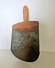 Primitive No. 4 Grain Scoop Cresent Moon Logo