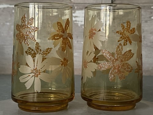 (2) Vintage 70’s Braunglas Gänseblümchen Muster Saftbecher erhaben florales Design - Bild 1 von 7