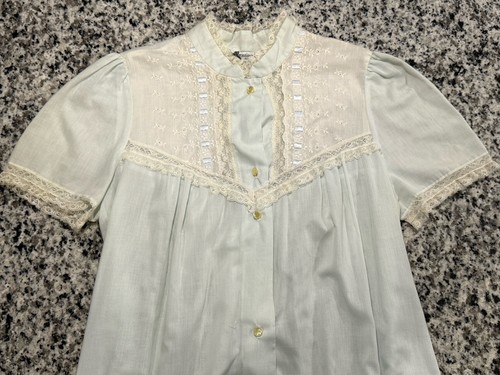Lencería De Colección Christian Dior Bata Botón Floral Ojales Encaje Unión EE. UU. Cottagecore - Imagen 5 de 5