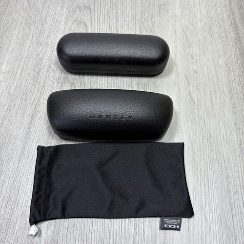 2 Oakley Black Hard Clamshell Sonnenbrillen Brillenetui