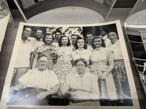 Konvolut 14 Vintage 8x10 Schwarzweiß Fotos (Personengruppen) - Bild 9 von 16