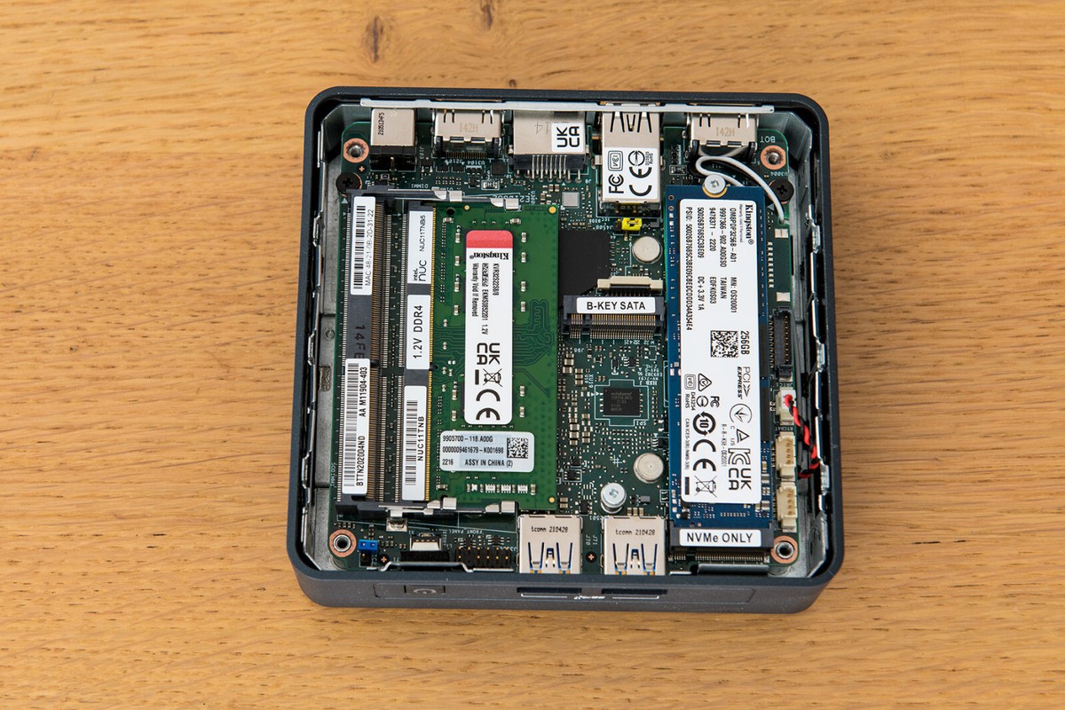 Intel NUC 11 Pro NUC11TNKi5000 256GB SSD i5-1135G7 8GB RAM Mini PC