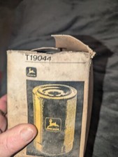 JOHN DEERE ORIGINAL EQUIPMENT OIL FILTER (T19044)