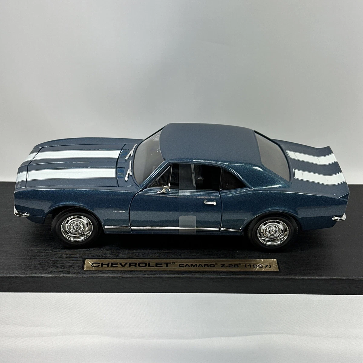 Road Legends Chevrolet Camaro Contemporary Manufacture Diecast