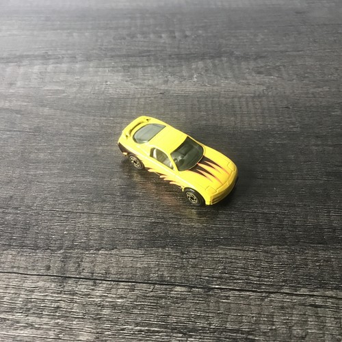 Mazda RX-7 No.8 1993 Matchbox Superfast amarillo 1:64 vintage - Imagen 10 de 12