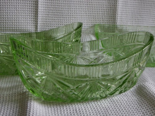 VINTAGE GREEN GLASS – THREE DISHES/BOWLS: EXCELLENT CONDITION! - Picture 2 of 4