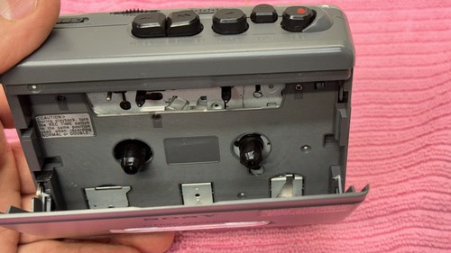 Sony WM GX 221 Walkman Cassette Player Tape Plays Slow Radio Works Battery Leak - Picture 8 of 12