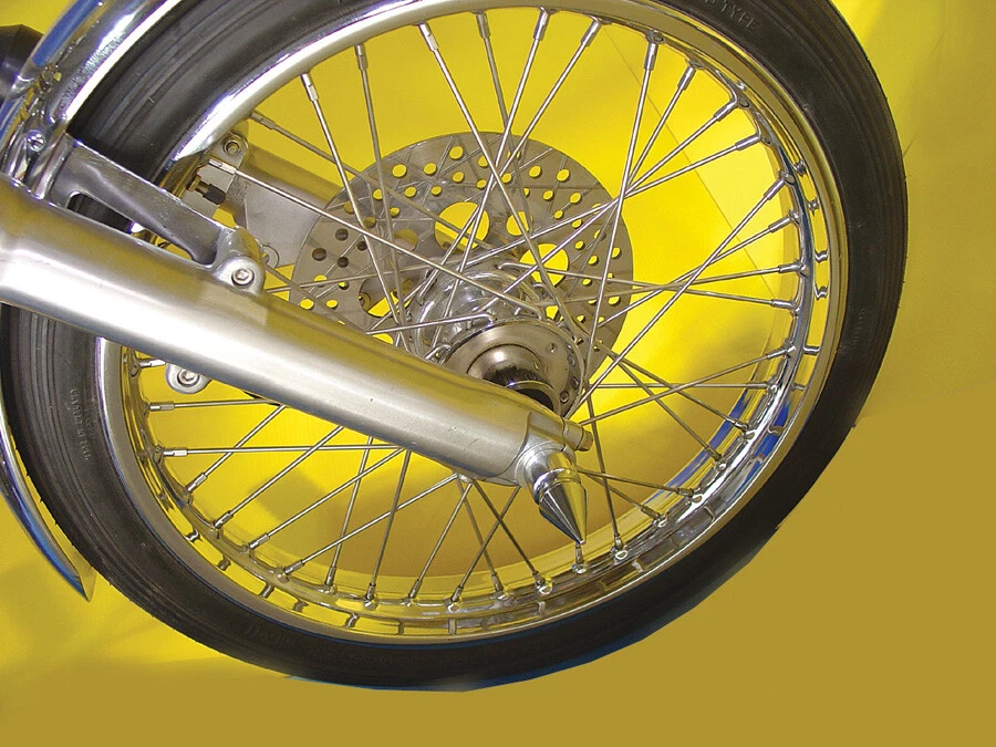 Juego de cubierta de eje delantero cromado estilo lucio para Harley Davidson Foto 2 de 2