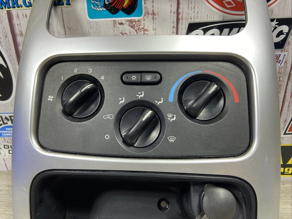 Jeep Liberty 2002-2004 interruptor de calefacción control de clima de aire acondicionado radio bisel plateado OEM Foto 2 de 4