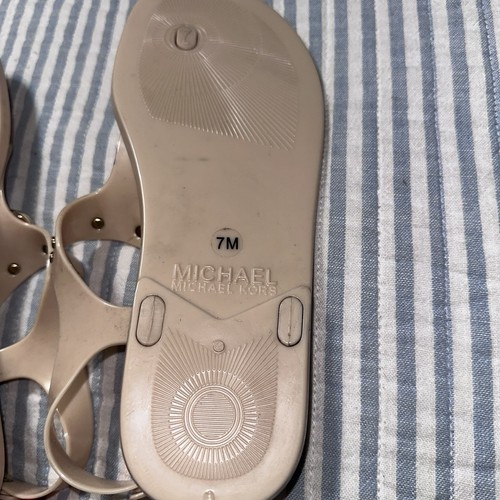 Sandalias Michael Kors Jelly Tanga Bonitas/Beige Talla 7 - Imagen 9 de 11