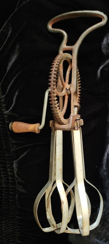Vintage Cast Iron & Metal Egg Beater Taplin Mfg. New Britain, Works! 1904 Patent