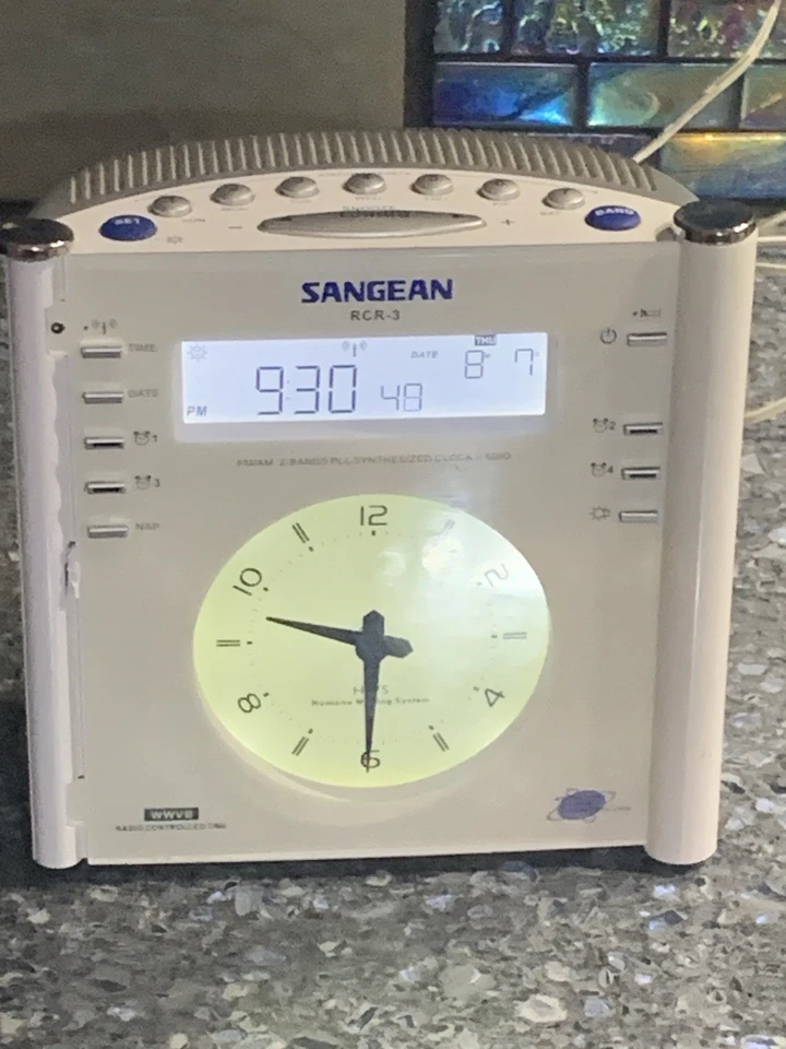 Sangean RCR-3 AM/FM Atomic Digital/Analog Clock Radio - White - Image 2 of 4