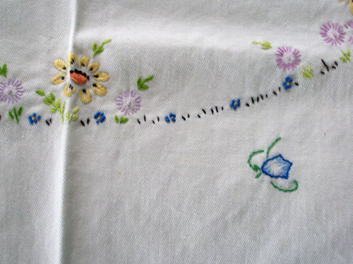 Handmade Tablecloth Embroidery Flowers White Yellow Blue Cottagecord - Picture 4 of 7