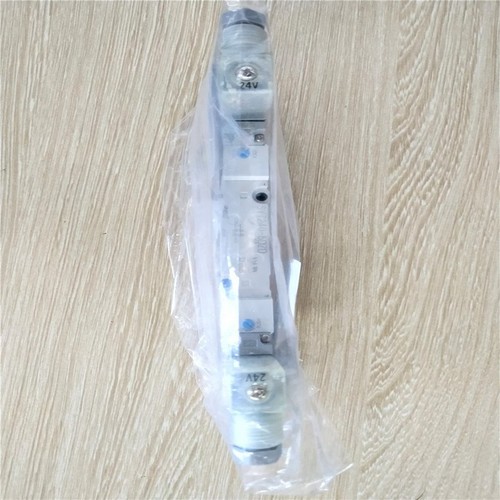 1pcs NEW SMC Solenoid Valve SY7240-5DZD Free shipping - Picture 2 of 3