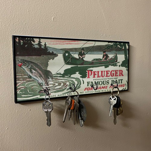Vintage Pflueger Fishing Lure Box Top Design Wood Key Hanger Dog Leash Holder - Picture 2 of 8