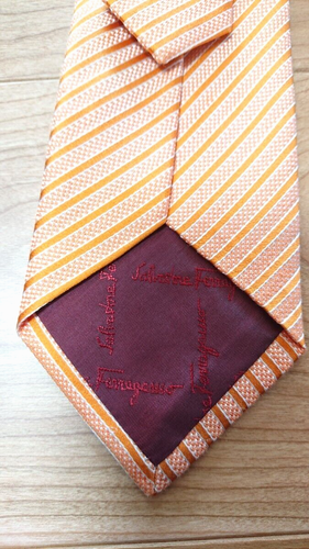 Salvatore Ferragamo tie, never used, in cosmetic case - Picture 3 of 4