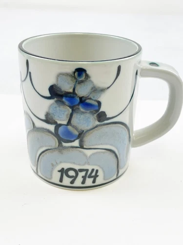 VINTAGE 1974 ROYAL COPENHAGEN FAJANCE MUG  - 2 7/8"