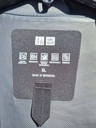 UNIQLO Womens Long Rain Jacket SZ XL Very Lightweight Packable Rain Coat Black - Picture 3 of 8