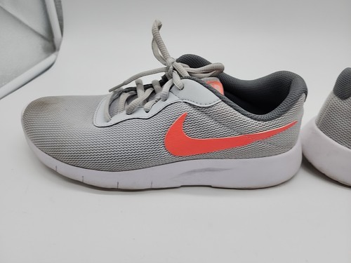 NIKE Tanjun Niños Grandes Zapatos Atléticos 818384-002 Platino Puro Lava Brillo 7Y Niñas - Imagen 11 de 16