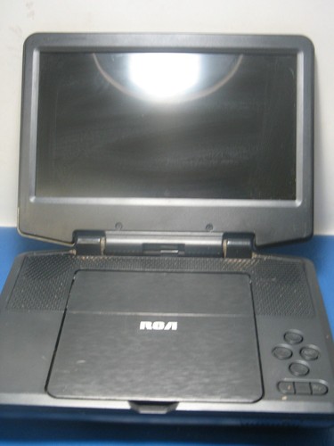 RCA Portable DVD player AVC Multimedia 9" screen DRC98090 USED - Picture 1 of 6