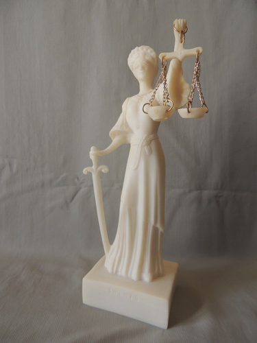 Greek alabaster statue Themis Goddess of justice - Picture 6 of 10