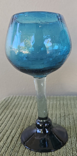 (3) Handblown Glass Wine Goblets ~ Cobalt Base ~ Clear Stem ~ Blue Top ~ 8 1/8" - Picture 4 of 11