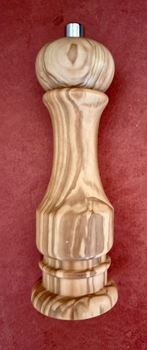 Williams Sonoma Olive Wood Made In Italy Salt Mill 7 5/8” - Picture 7 of 11