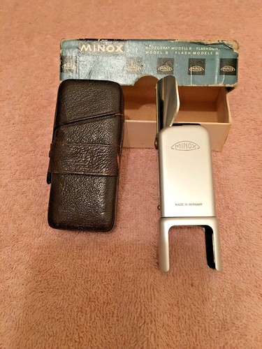 Minox Flash Attachment Model B w/ 18 Flashbulbs, Leather Case & Original Box