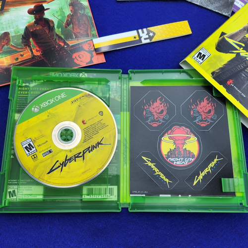 Cyberpunk 2077 Bundle Game & Official Guide Collector's Edition Hardcover 2020 - Picture 7 of 10