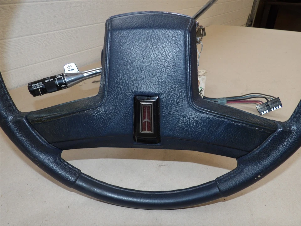 Columna de dirección Oldsmobile Omega 82-84 Cambio de columna; sin limpiaparabrisas de pulso de rueda inclinable Foto 4 de 4