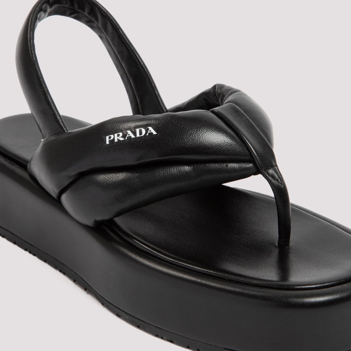 【PRADA】lady's サテン ロゴスリッパ スクエアトゥ brown/black Prada Geometric logo-plaque Slides | Black | FARFETCH