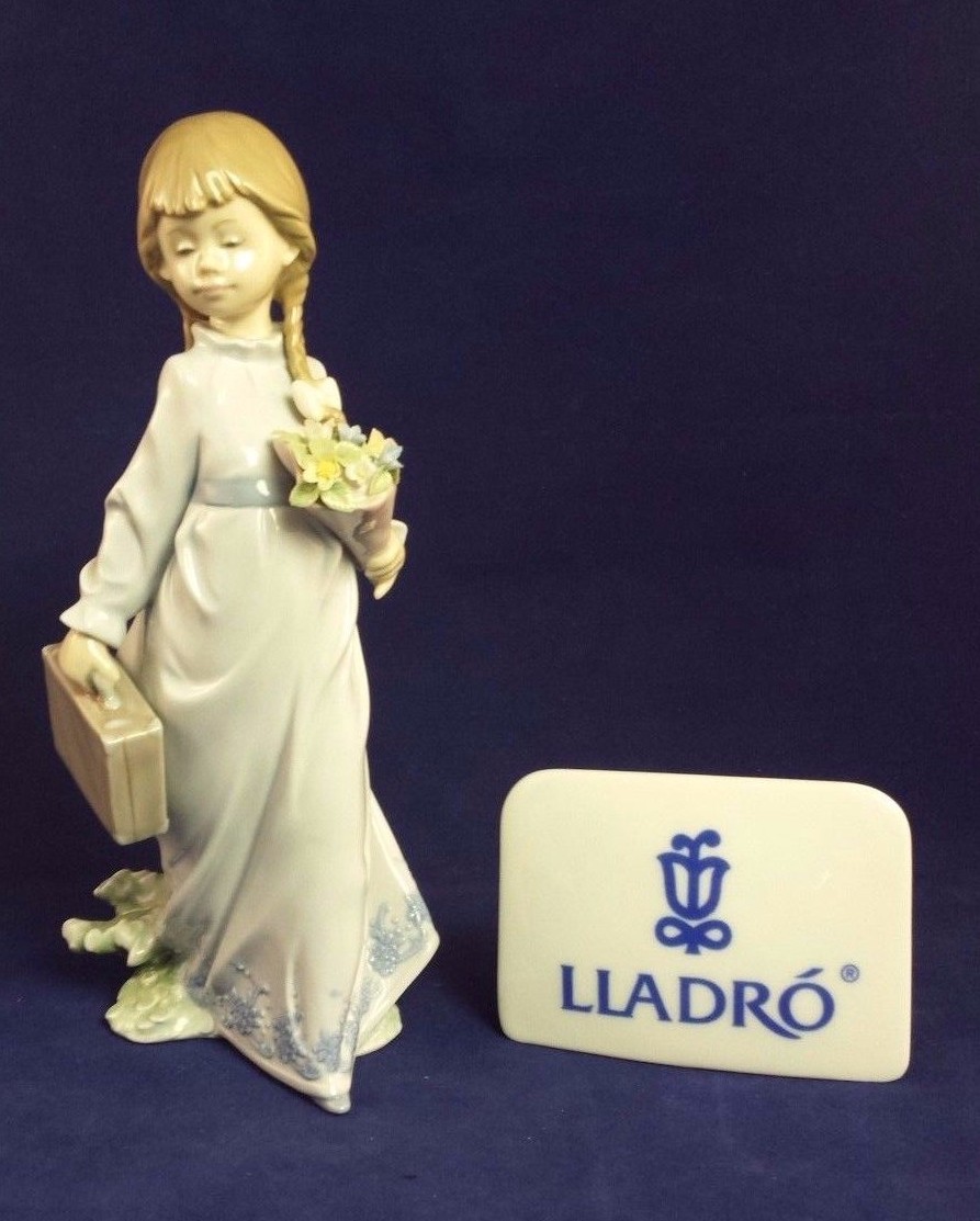 Beautiful Rare Lladro Figurine - 7604 