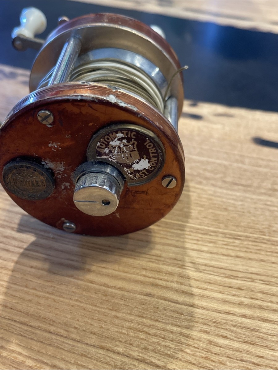 Vintage Heddon Heritage 30 Baitcast Reel Level Wind Brown