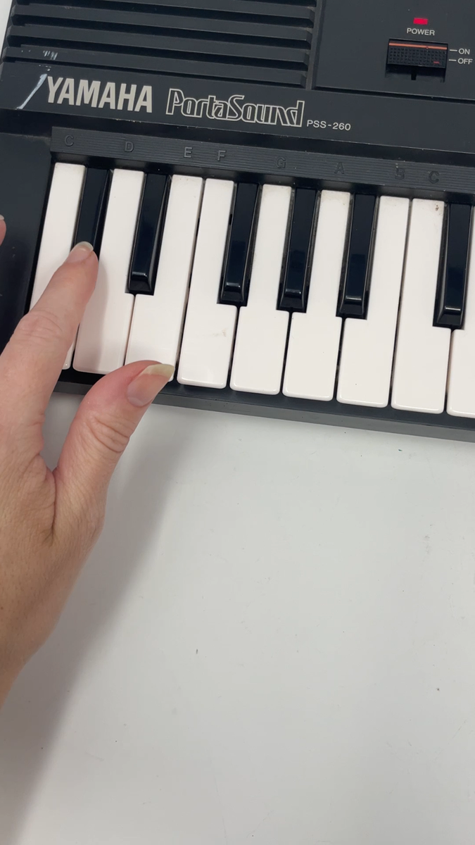 WORKING Vintage Yamaha Portasound PSS 260 Mini Keyboard