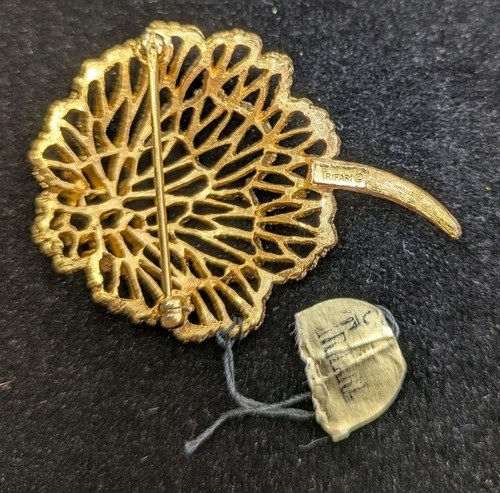 Vintage Crown Trifari Chrysanthemum Brooch Gold-Tone Filigree with Tag XLT! - Picture 4 of 8
