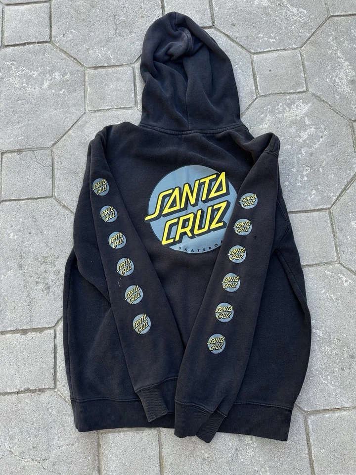 Sudadera con Capucha Santa Cruz (Talla M) - Usada, Todavía en Buen Estado - Logotipos Manga Gris Foto 2 de 3