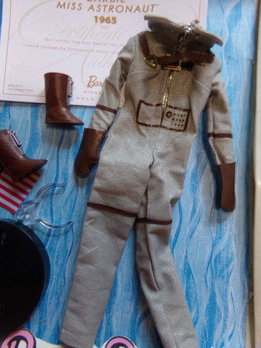 TRAJE ESPACIAL BARBIE 2025 ASTRONAUTA BARBIE 1965 - Imagen 3 de 4