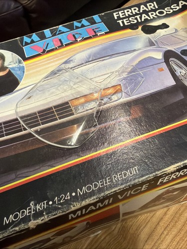 KIT MODELO FERRARI TESTAROSSA 1987 MONOGRAMA ESCALA 1/24 "MIAMI VICE" BLANCO #2756 - Imagen 10 de 10