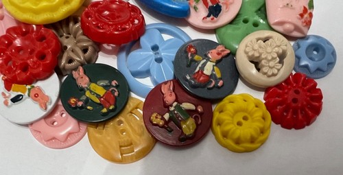 Vintage casein plastic quilting Button lot~cut outs, pierced, ruffles, bunny~#4 - Picture 4 of 9