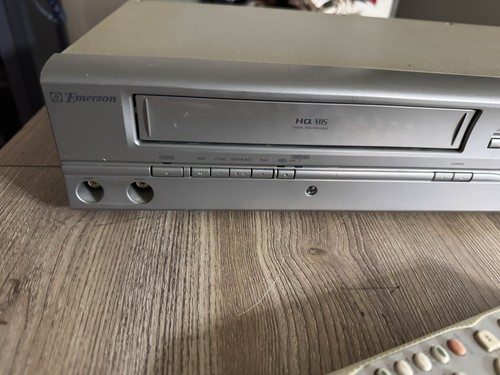 Emerson EWD2004 DVD/VCR Combo DVD/VHS Cassette Tape Recorder w/ Remote FAST SHIP - Picture 2 of 11
