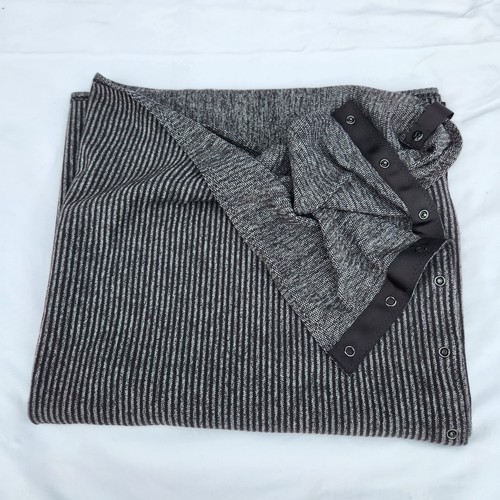 Damen LULULEMON Schal VINYASA schwarz/grau One Size LOGO Druckknopf Tuch Halstuch