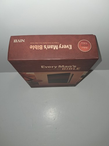New! Every Man's Bible NIV Deluxe Heritage Edition TuTone LeatherLike Brown/Tan - Picture 4 of 7
