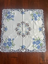Square Embroidered Tablecloth White Blue Flowers 33   Perfect Condition
