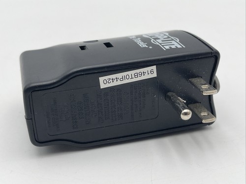 Traveler Tripp Lite Surge Protector - E200250 UL1449 - Picture 4 of 6